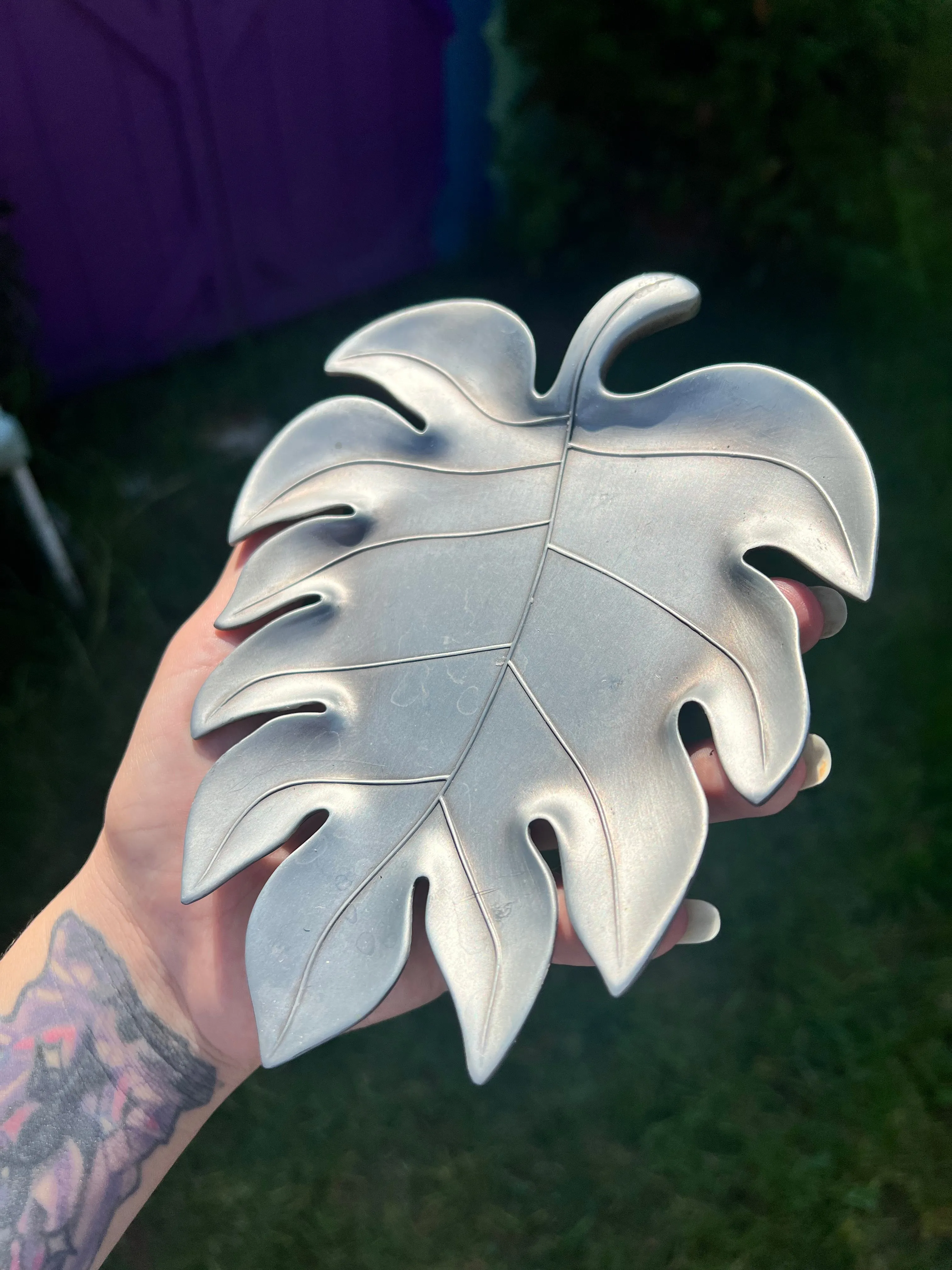 Metal leaf plate