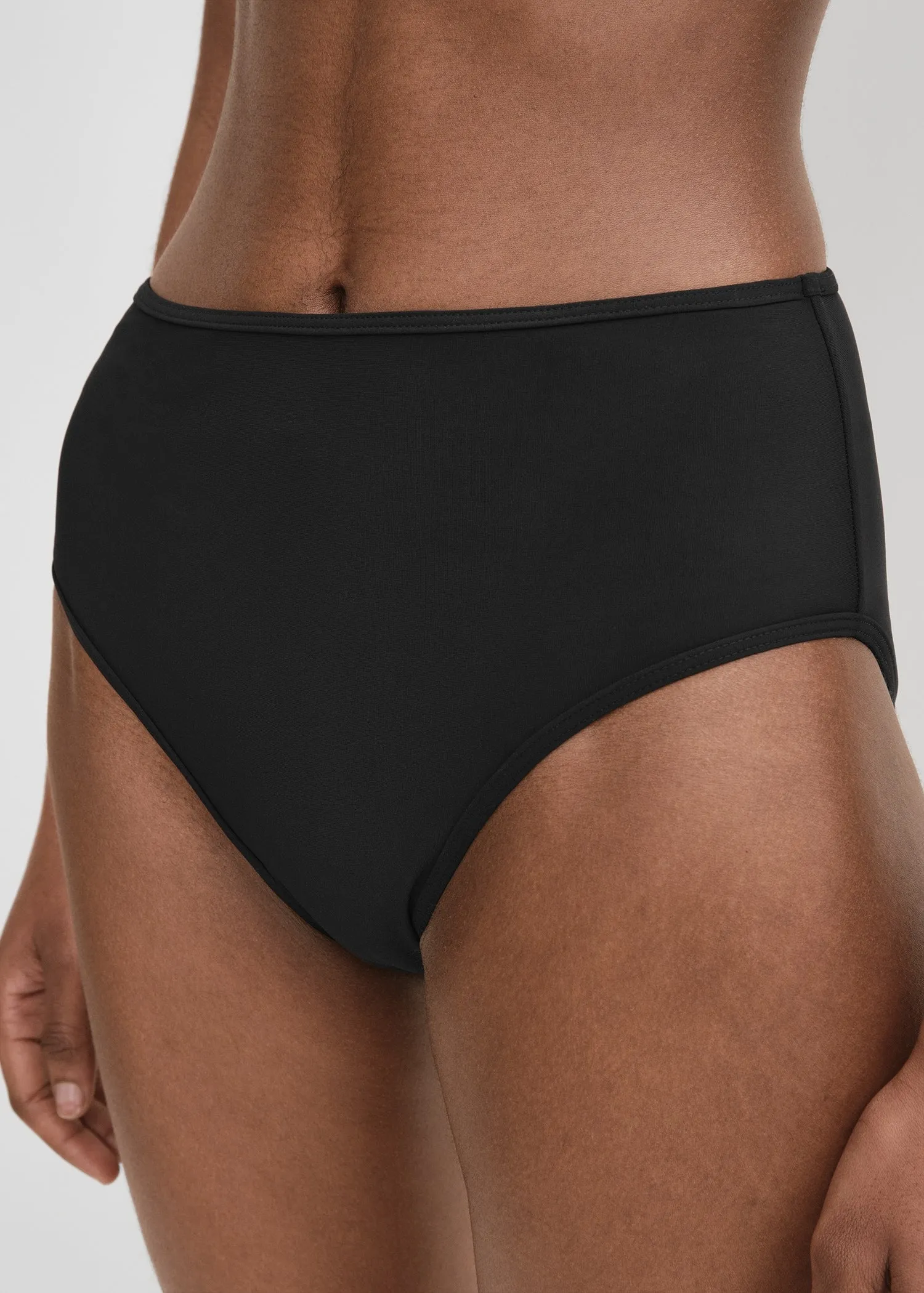 Mid-rise bikini bottoms black