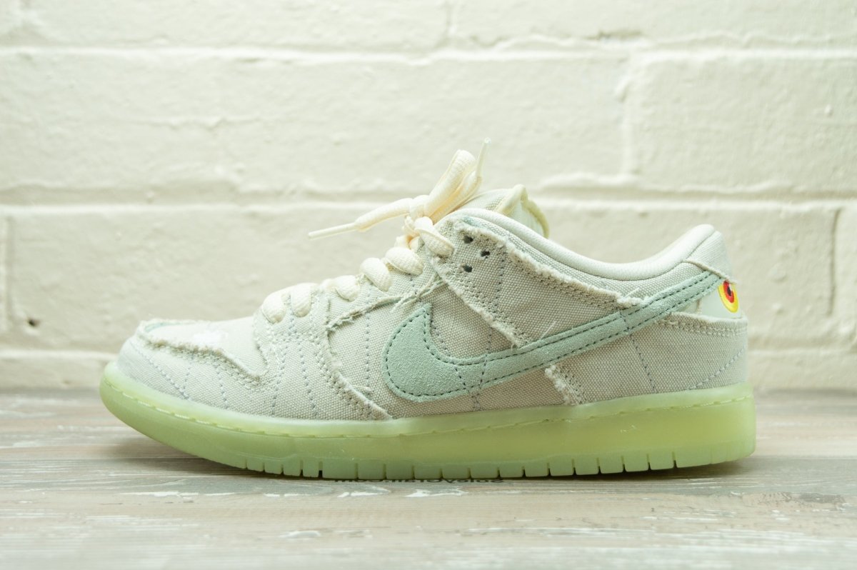 Nike SB Dunk Low Mummy DM0774 111