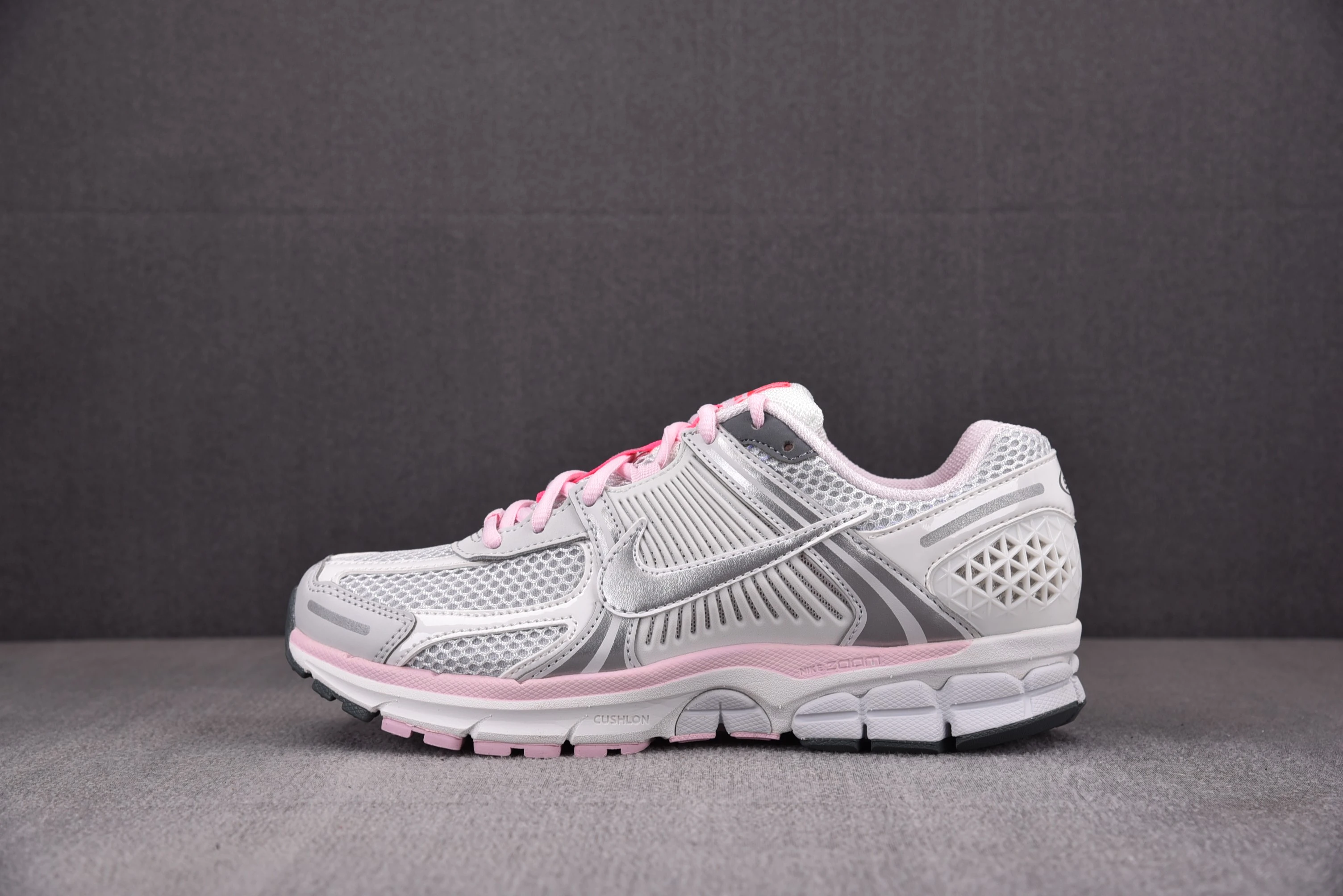 Nike Zoom Vomero 5 520 Pack White Pink (Women Size!!)