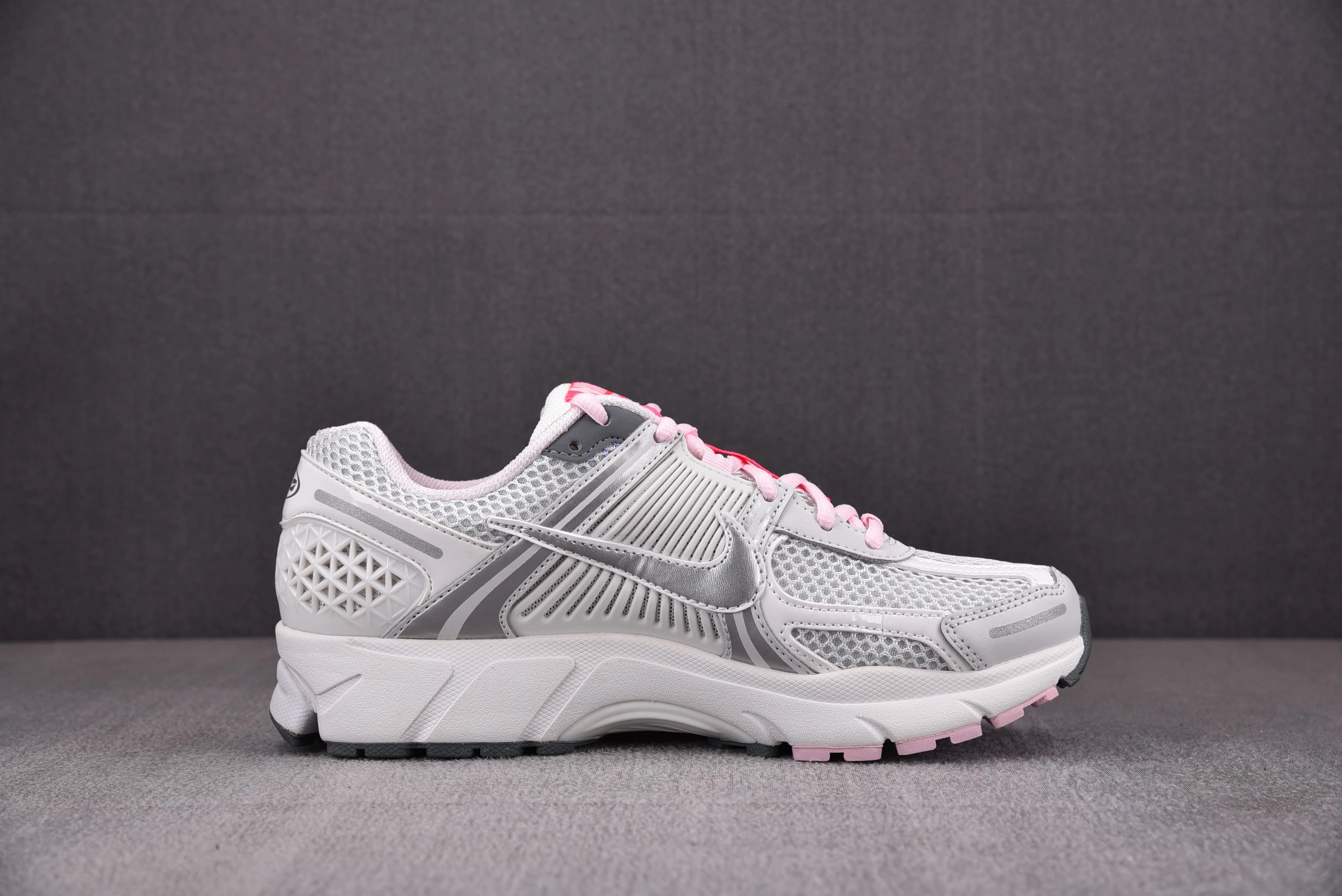 Nike Zoom Vomero 5 520 Pack White Pink (Women Size!!)