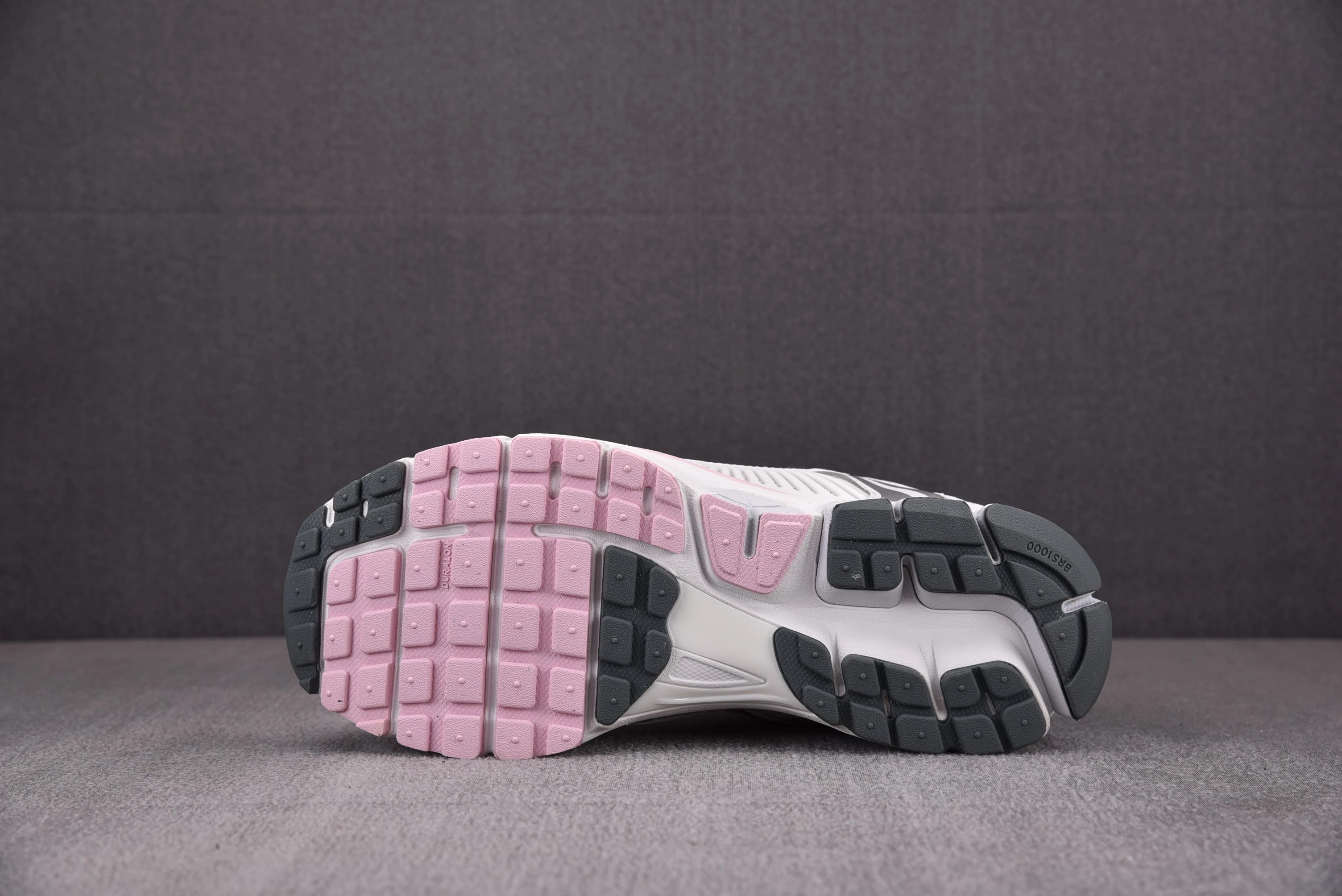 Nike Zoom Vomero 5 520 Pack White Pink (Women Size!!)