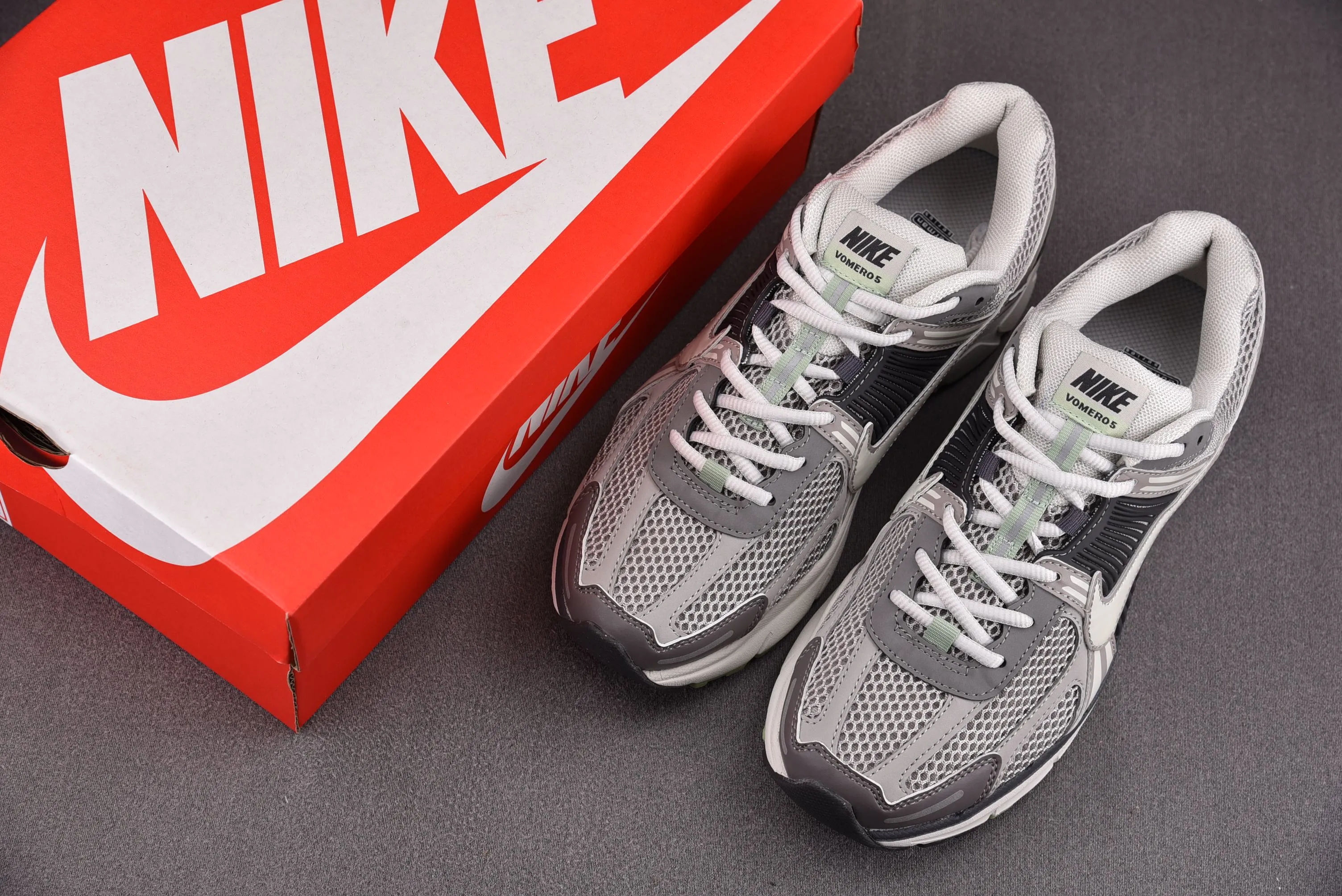 Nike Zoom Vomero 5 Cobblestone Flat Pewter (Women Size!!)