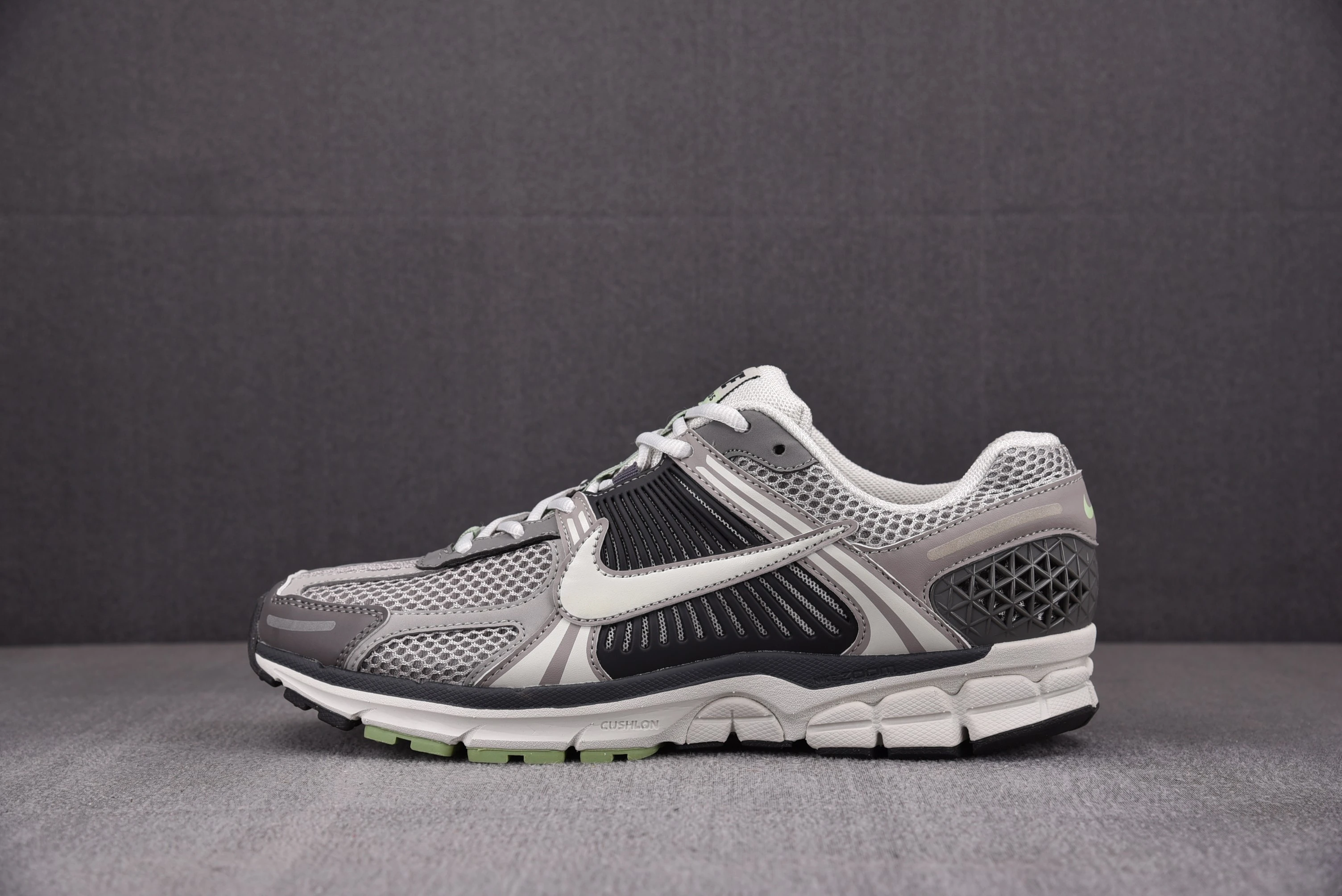 Nike Zoom Vomero 5 Cobblestone Flat Pewter (Women Size!!)