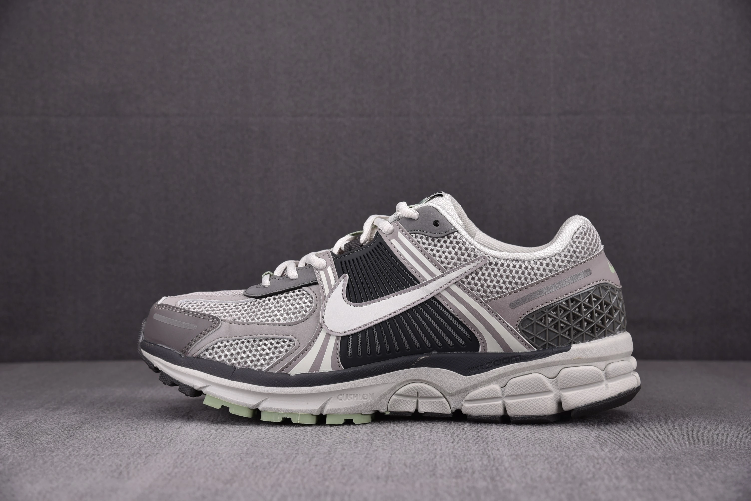 Nike Zoom Vomero 5 Cobblestone Flat Pewter