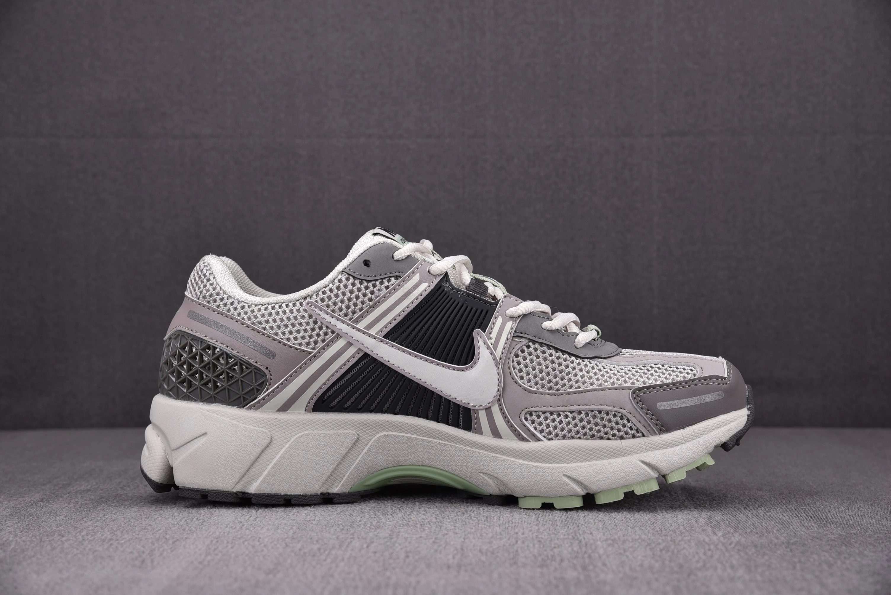 Nike Zoom Vomero 5 Cobblestone Flat Pewter