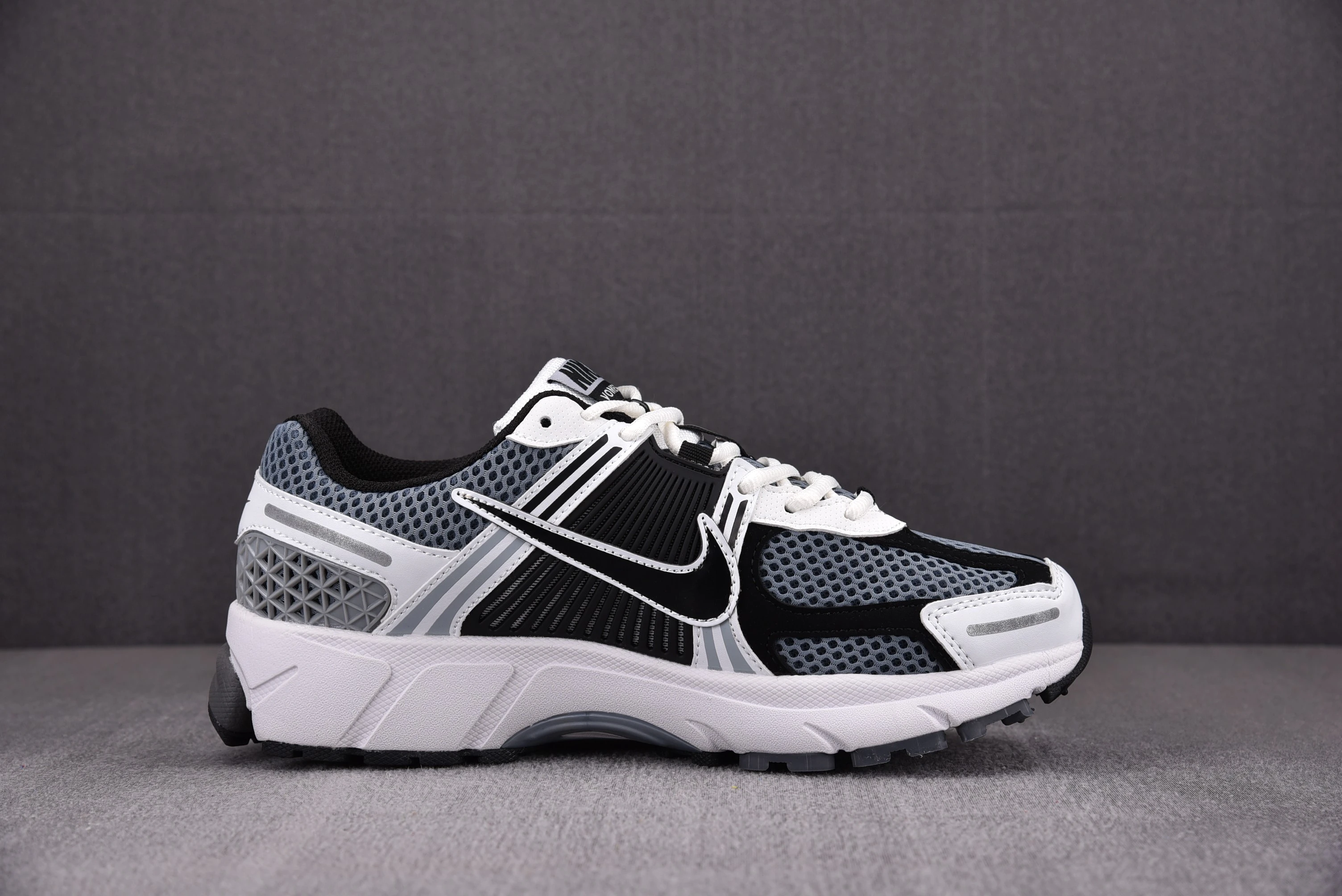 Nike Zoom Vomero 5 Dark Grey Black White