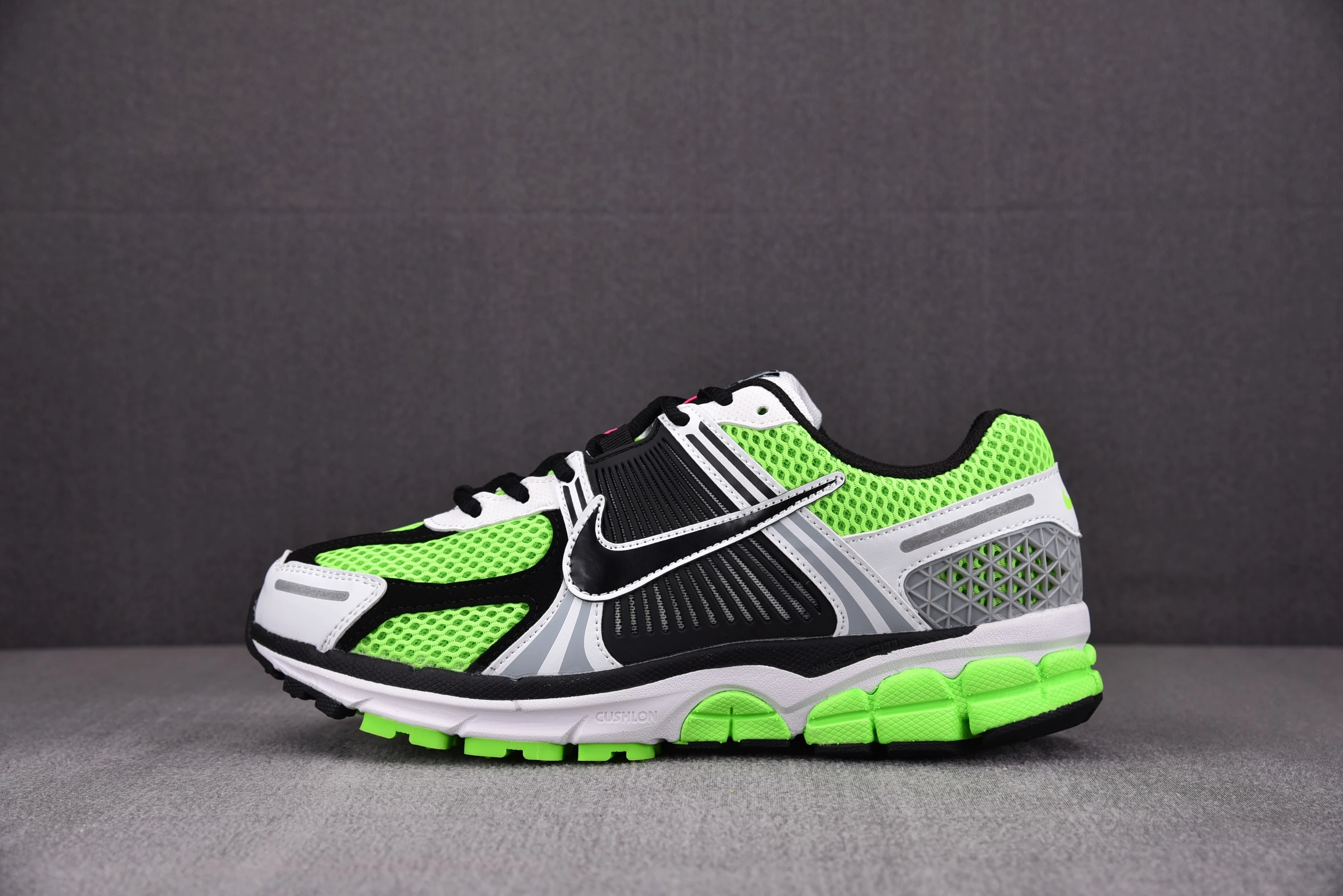 Nike Zoom Vomero 5 Electric Green Black