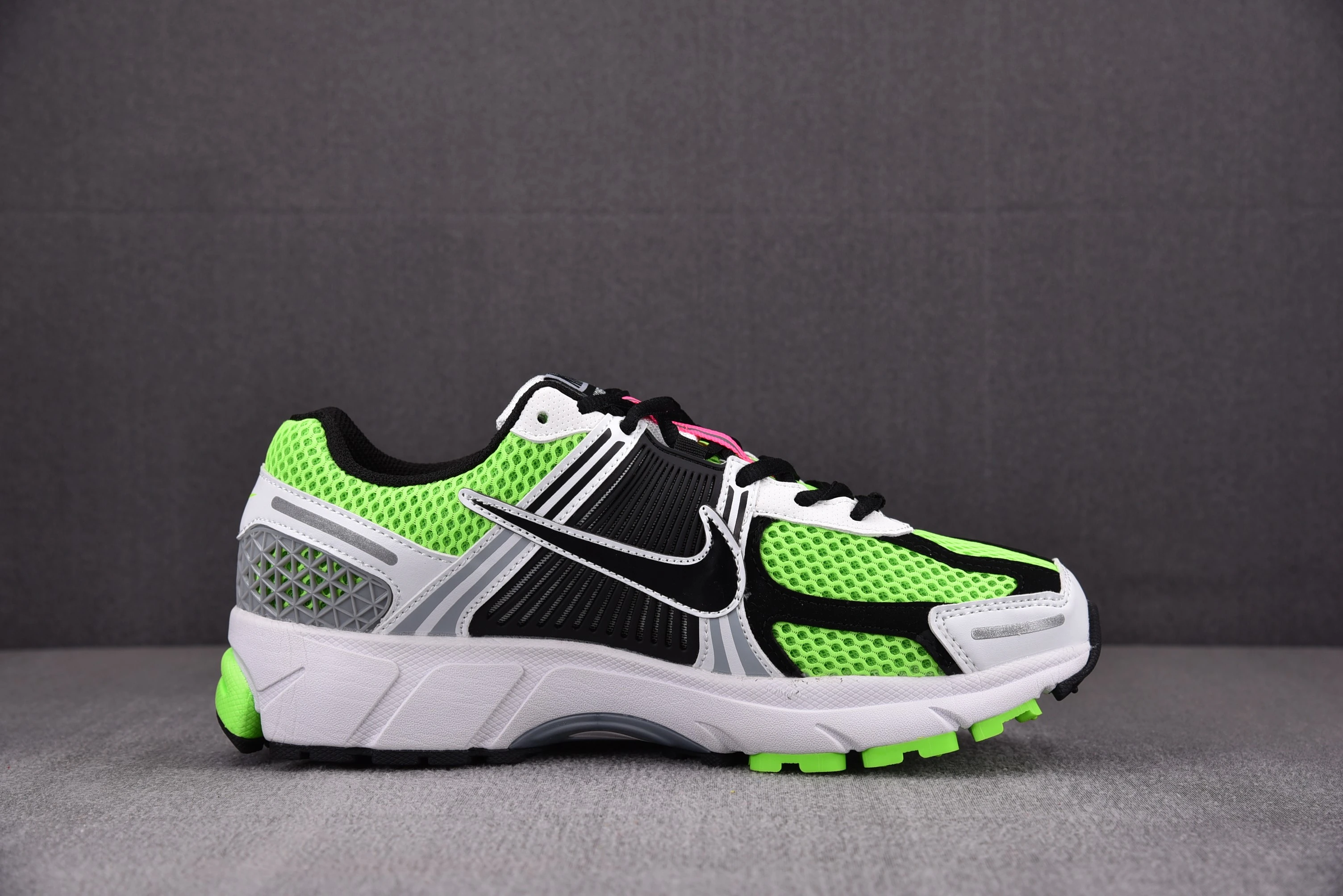 Nike Zoom Vomero 5 Electric Green Black