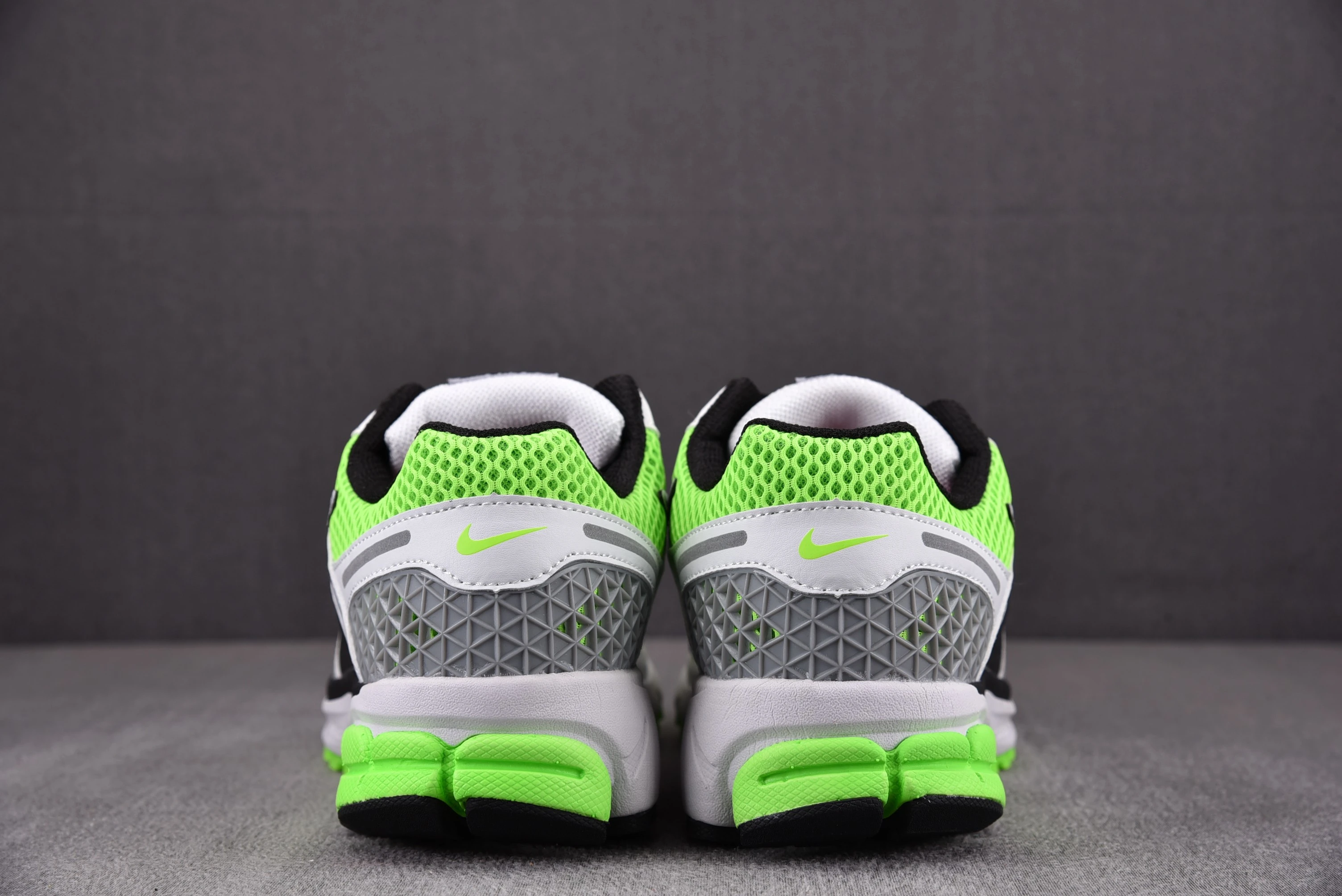 Nike Zoom Vomero 5 Electric Green Black