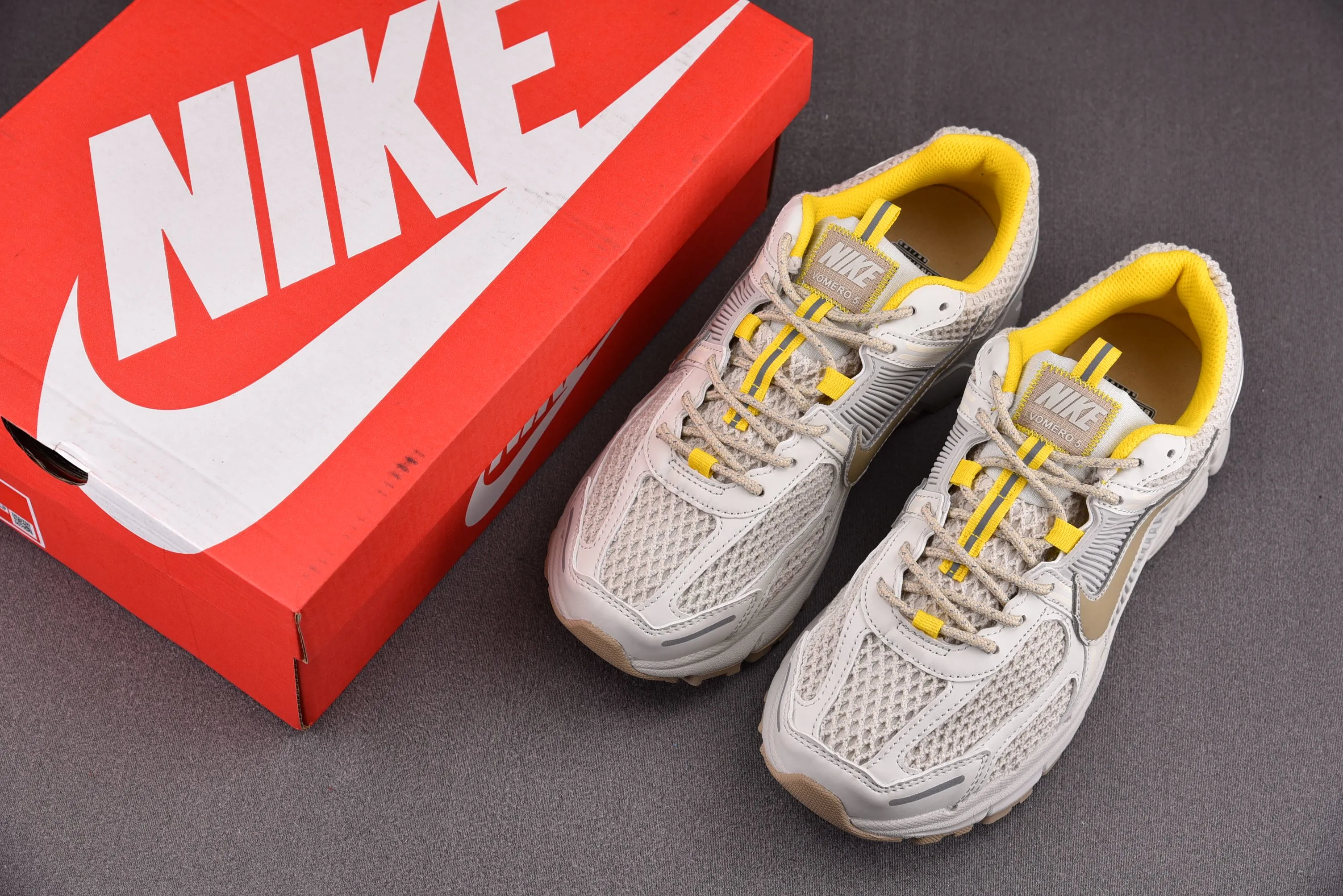 Nike Zoom Vomero 5 Light Bone Yellow