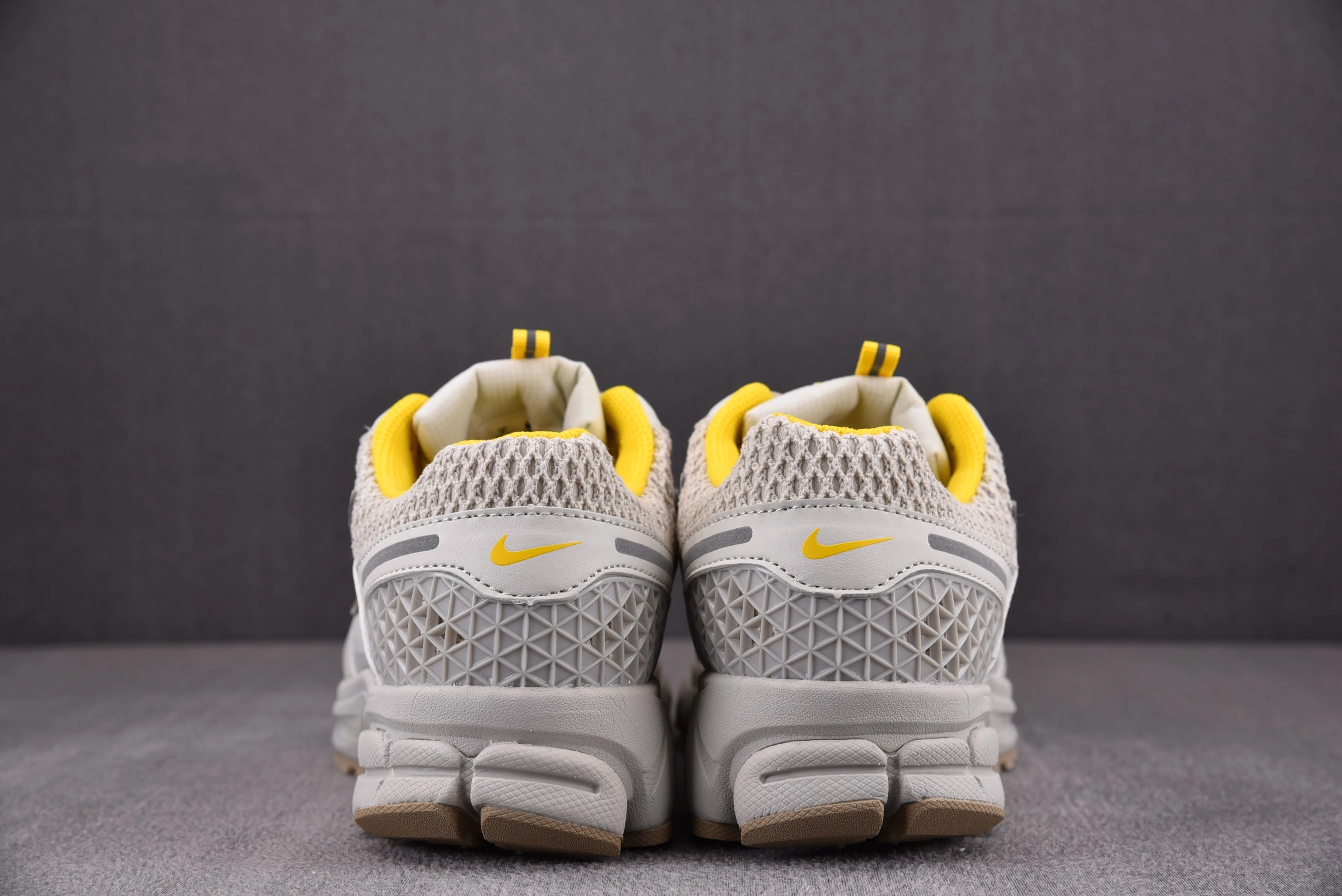 Nike Zoom Vomero 5 Light Bone Yellow