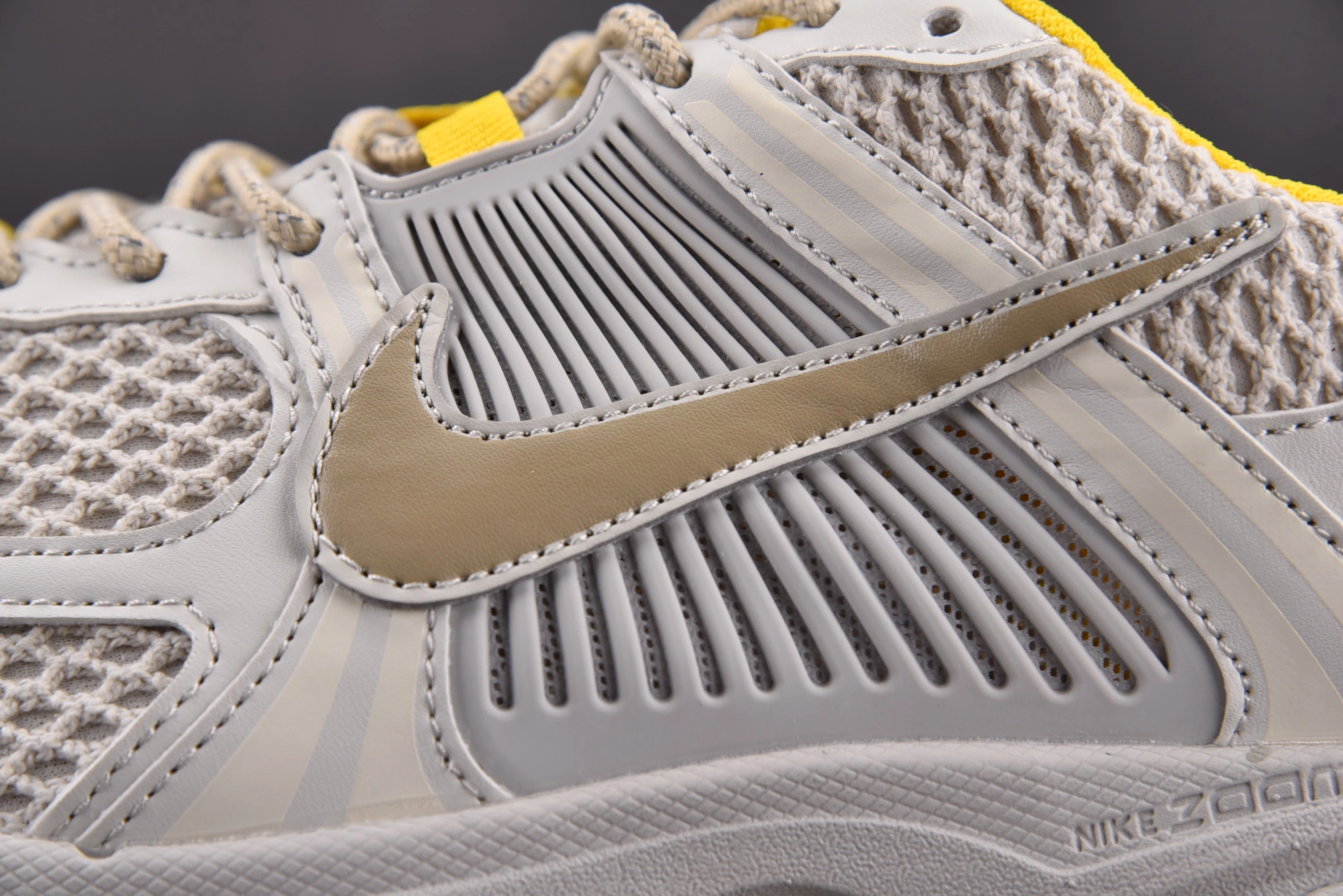 Nike Zoom Vomero 5 Light Bone Yellow