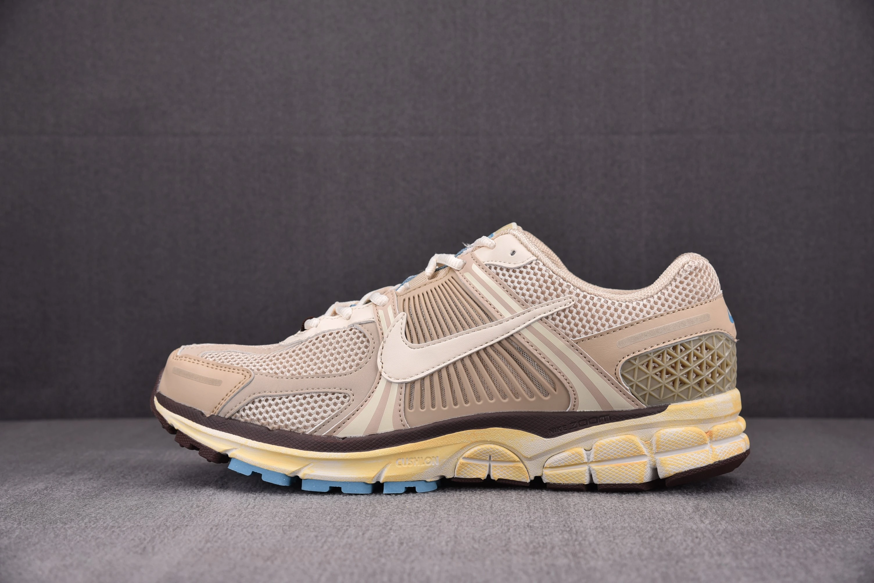 Nike Zoom Vomero 5 Oatmeal