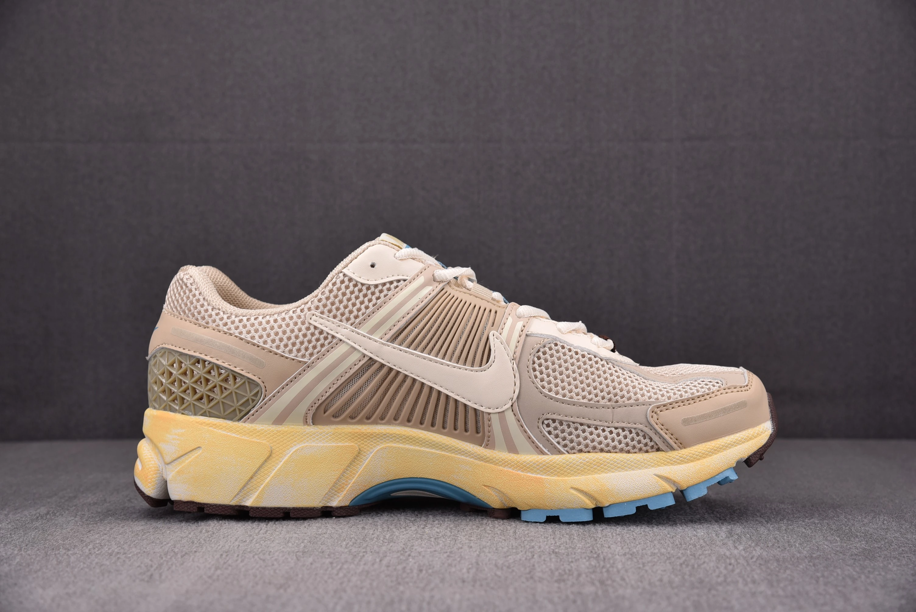 Nike Zoom Vomero 5 Oatmeal