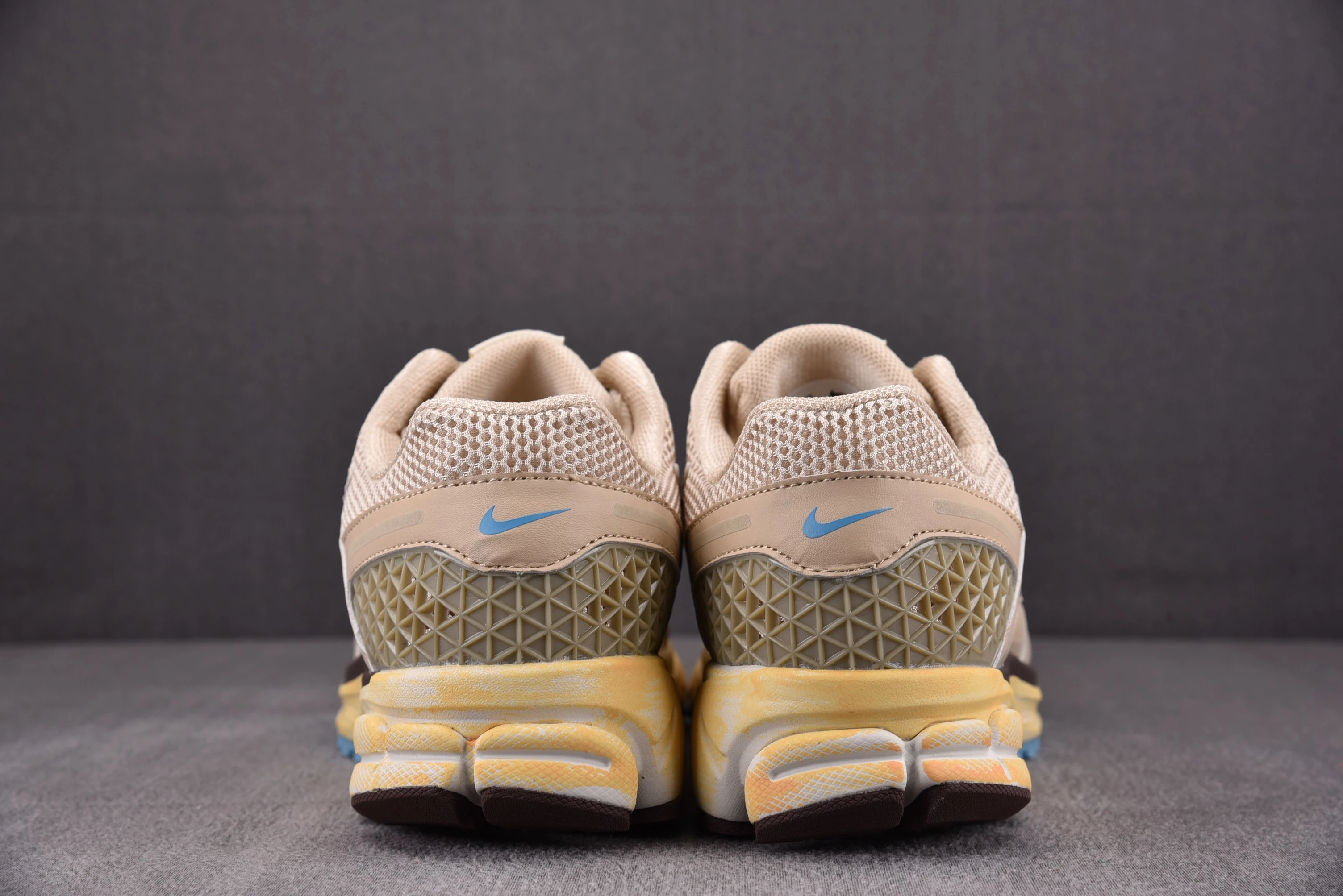 Nike Zoom Vomero 5 Oatmeal