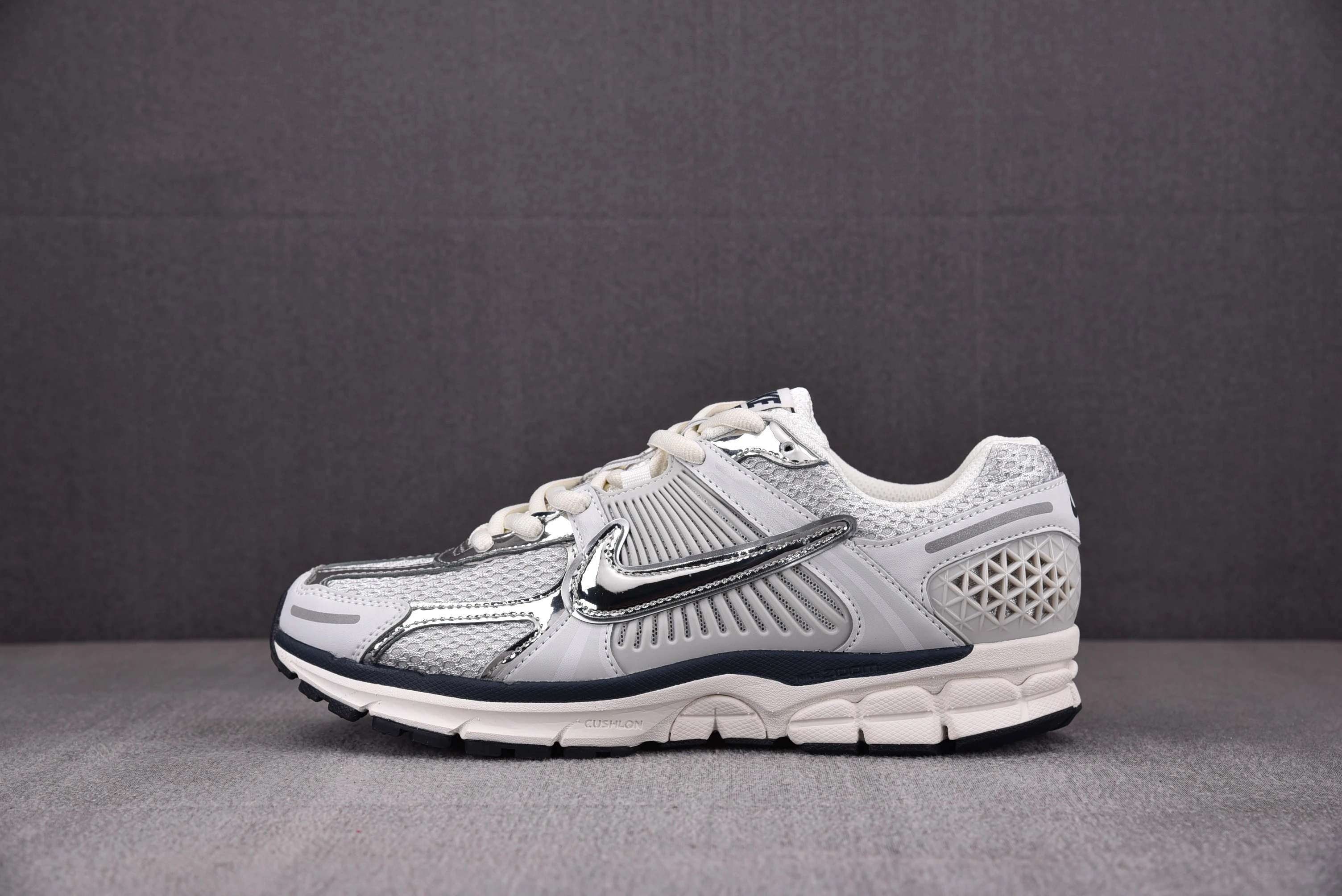 Nike Zoom Vomero 5 Photon Dust Metallic Silver (Women Size!!)