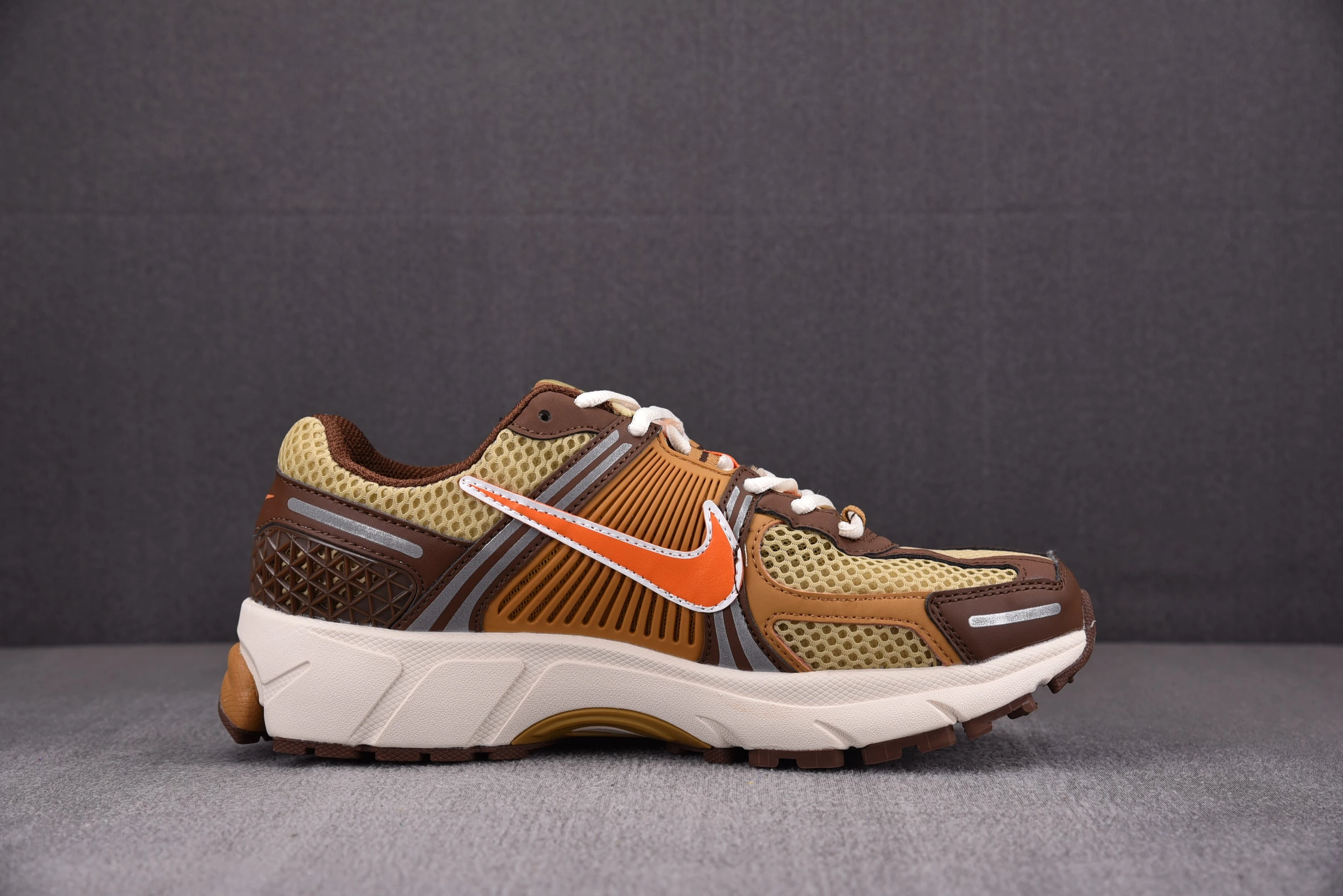 Nike Zoom Vomero 5 Wheat Grass Cacao Wow